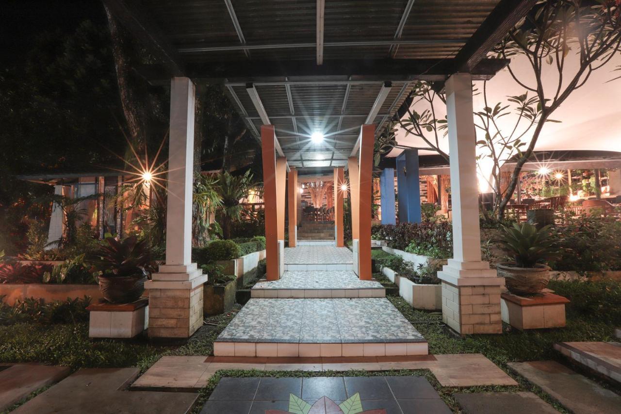 The Village Resort Bogor Buitenkant foto